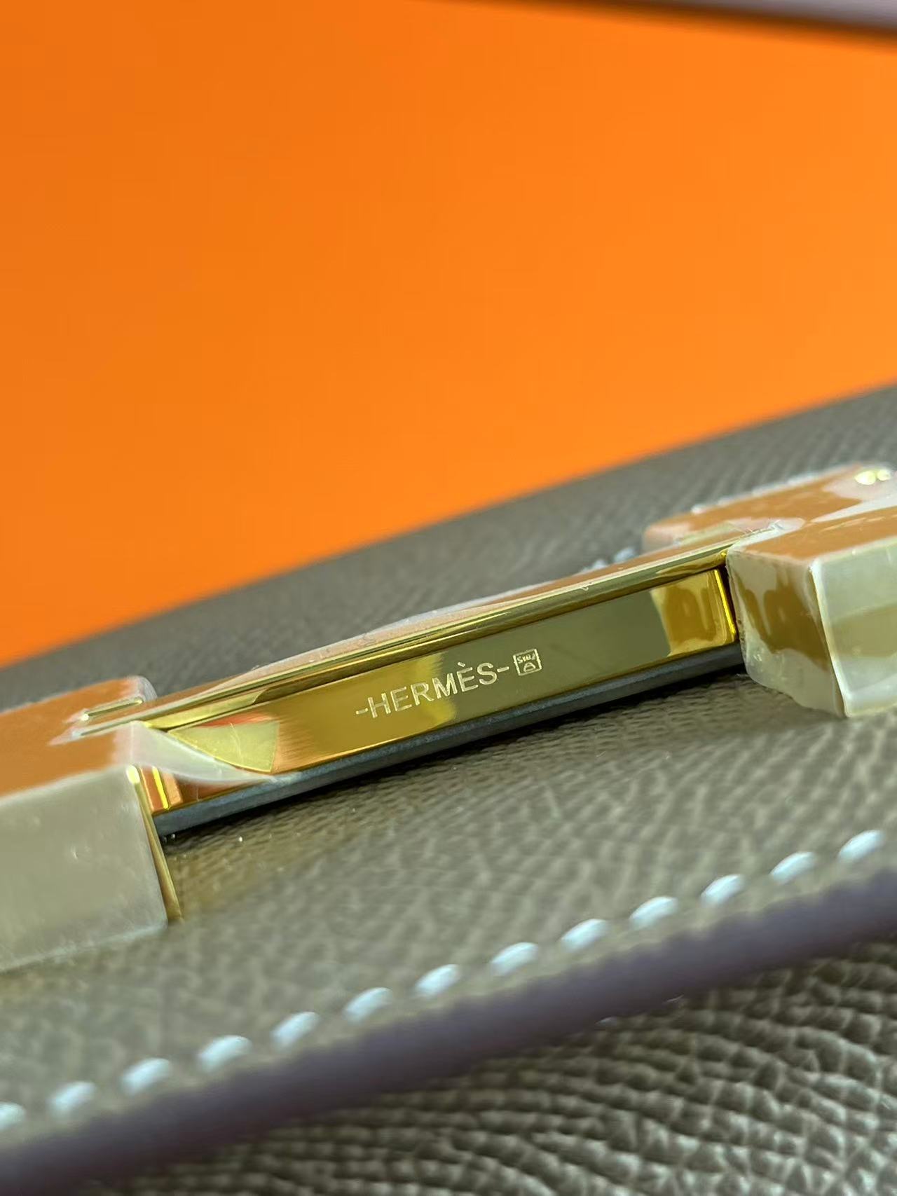 Hermès Constance 18 Shoulder Bag in Etoupe Epsom leather with gold hardware