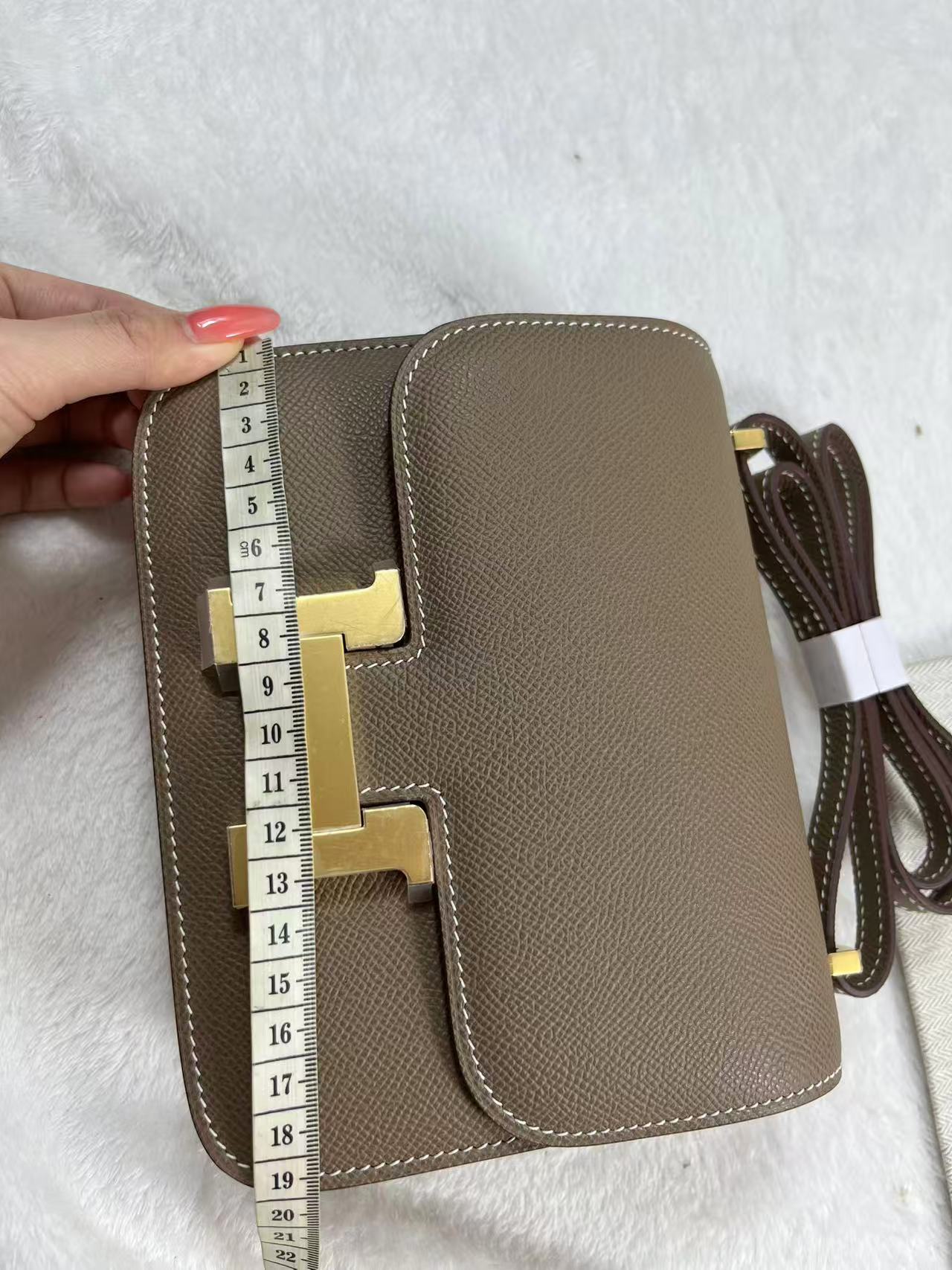 Hermès Constance 18 Shoulder Bag in Etoupe Epsom leather with gold hardware