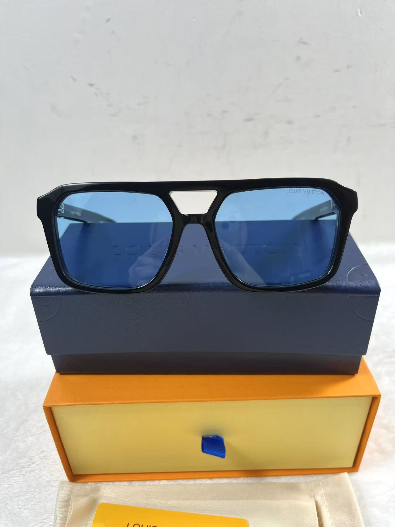 LV Z3120U IV Hit Large Square Sunglasses Blue