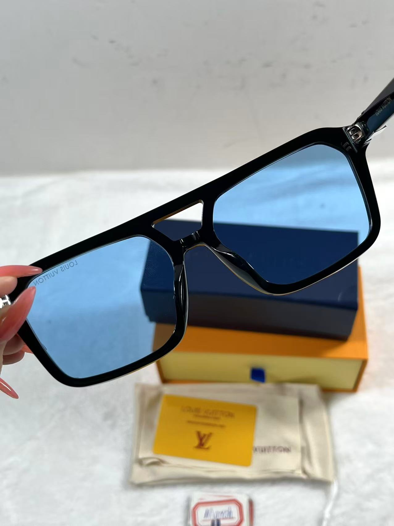 LV Z3120U IV Hit Large Square Sunglasses Blue