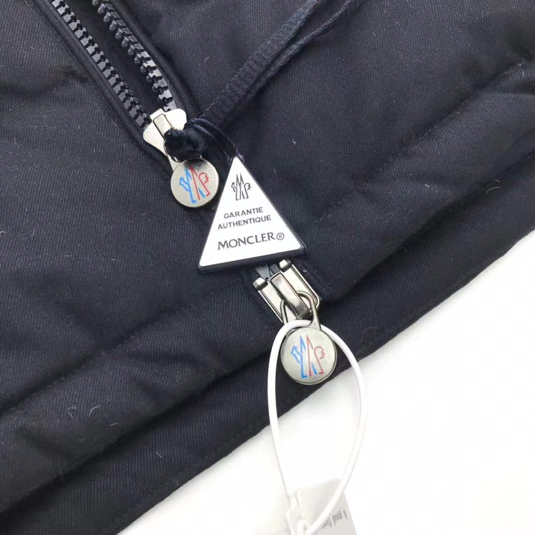 Moncler Montgenevre short down jacket