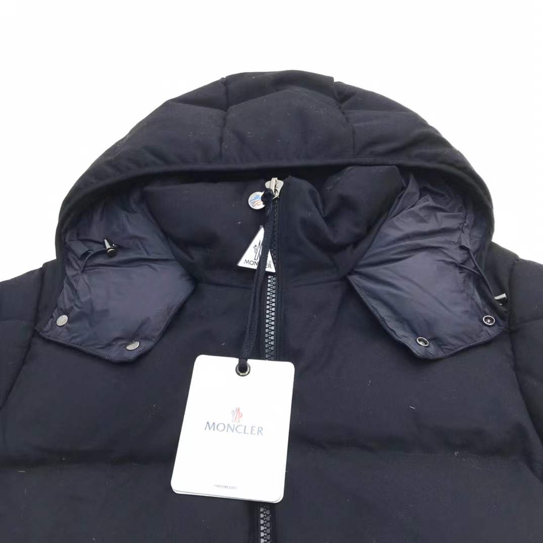 Moncler Montgenevre short down jacket