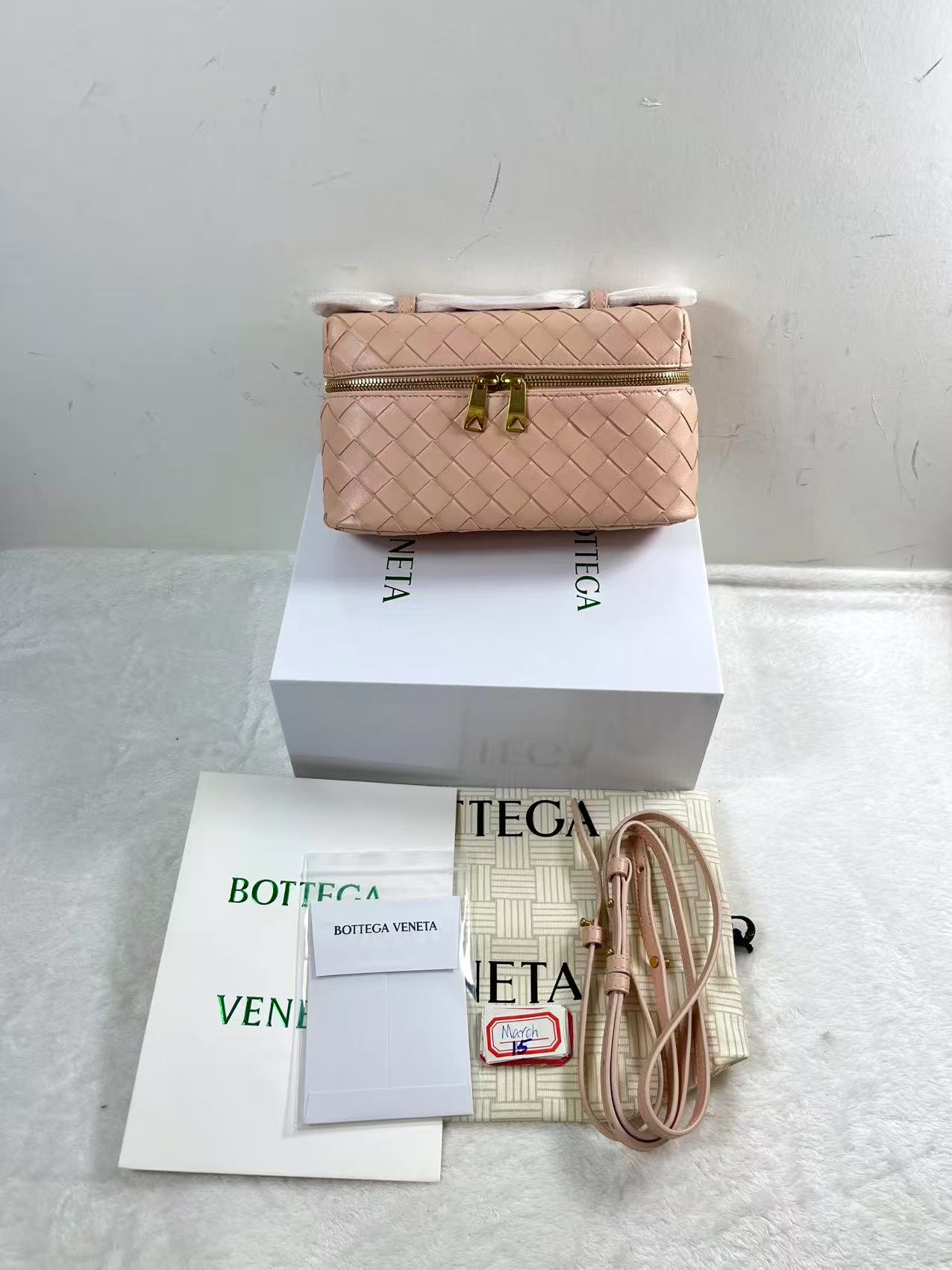 Bottega Veneta Bang Bang Vanity Case | Neiman Marcus