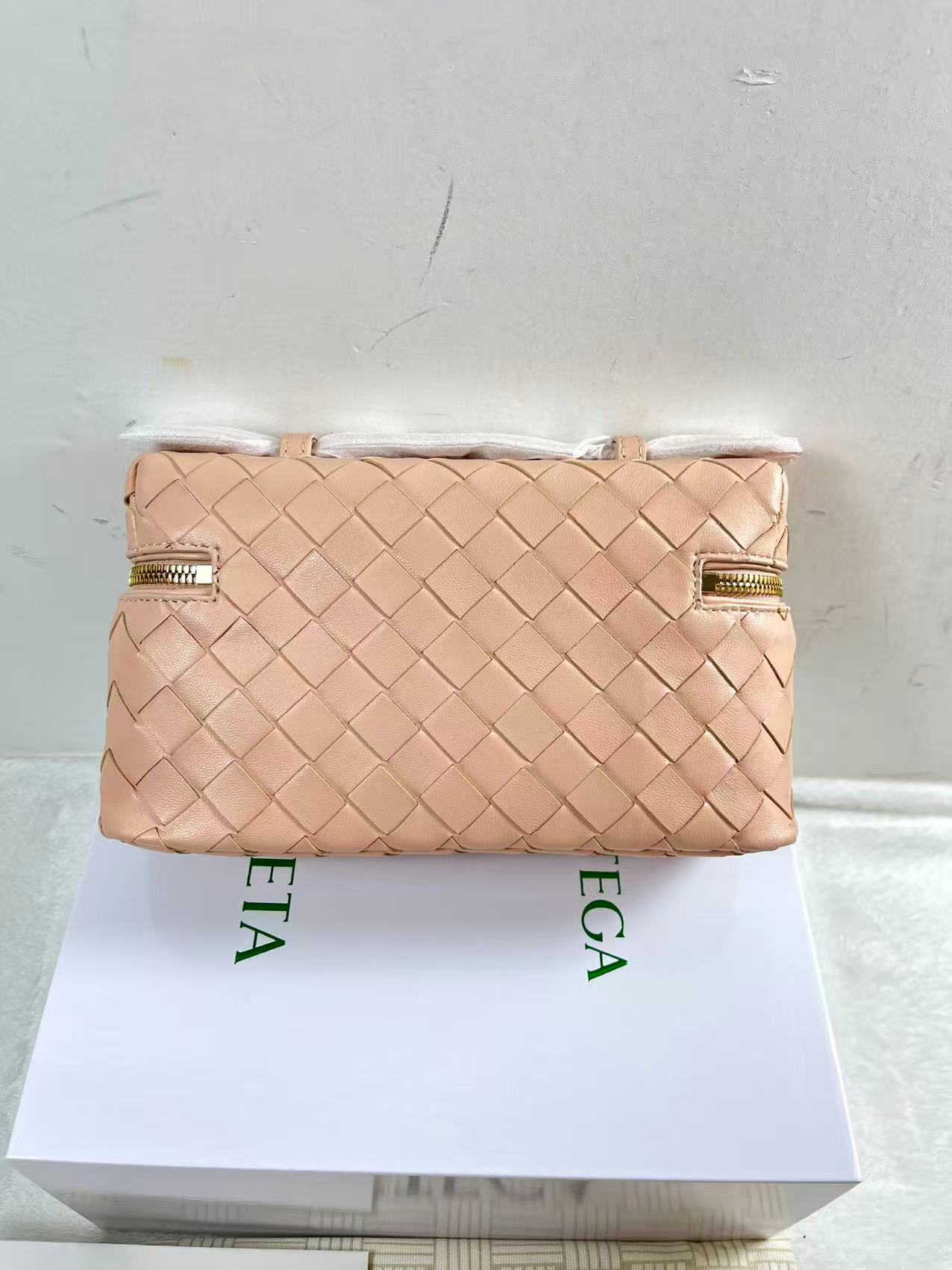 Bottega Veneta Bang Bang Vanity Case | Neiman Marcus