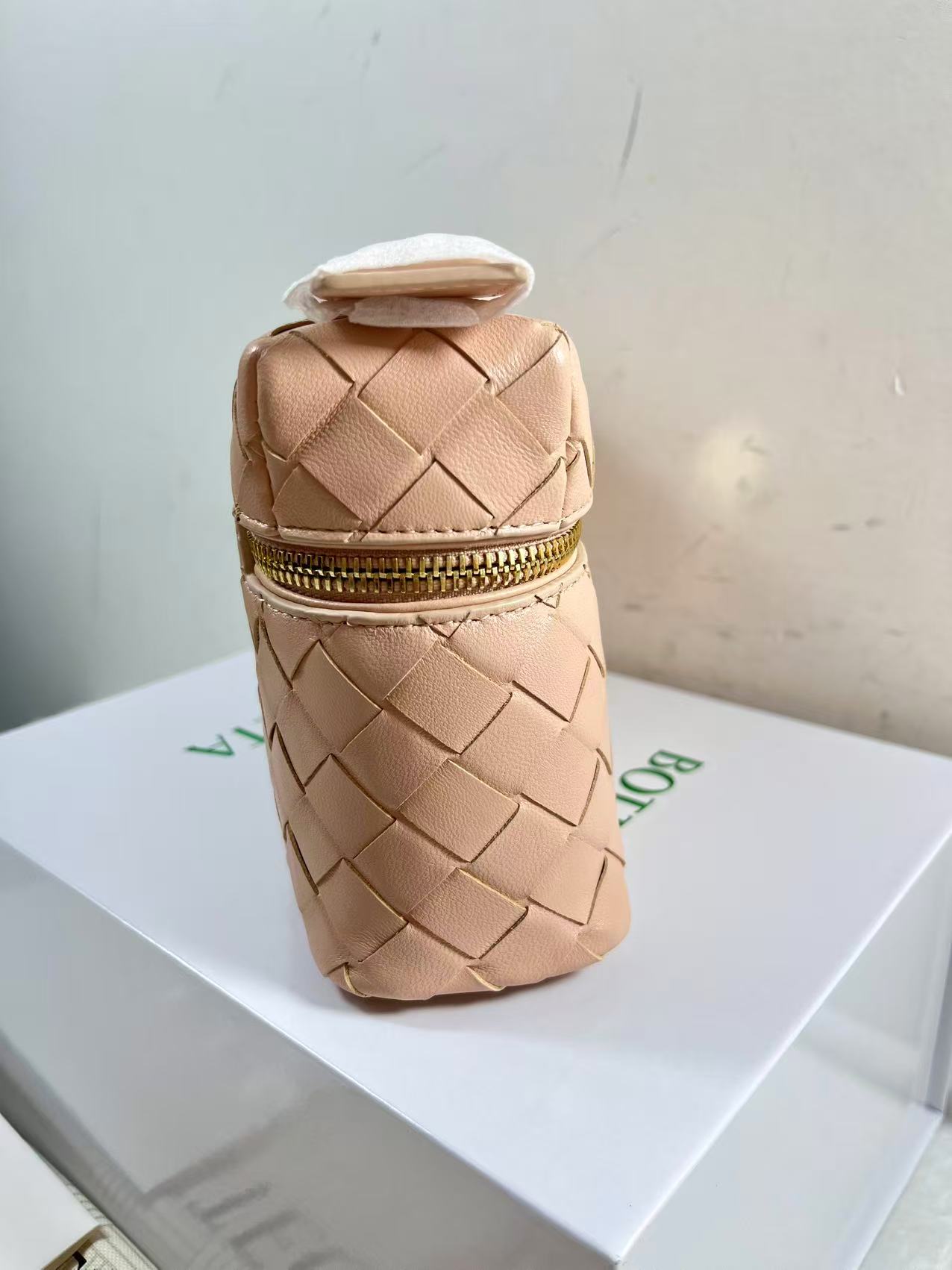 Bottega Veneta Bang Bang Vanity Case | Neiman Marcus