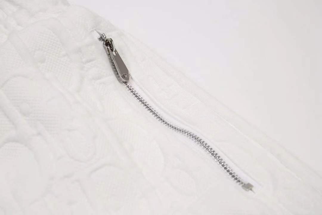 Dolce & Gabbana logo-embroidered Bermuda shorts featuring a drawstring waist and side zip pockets.