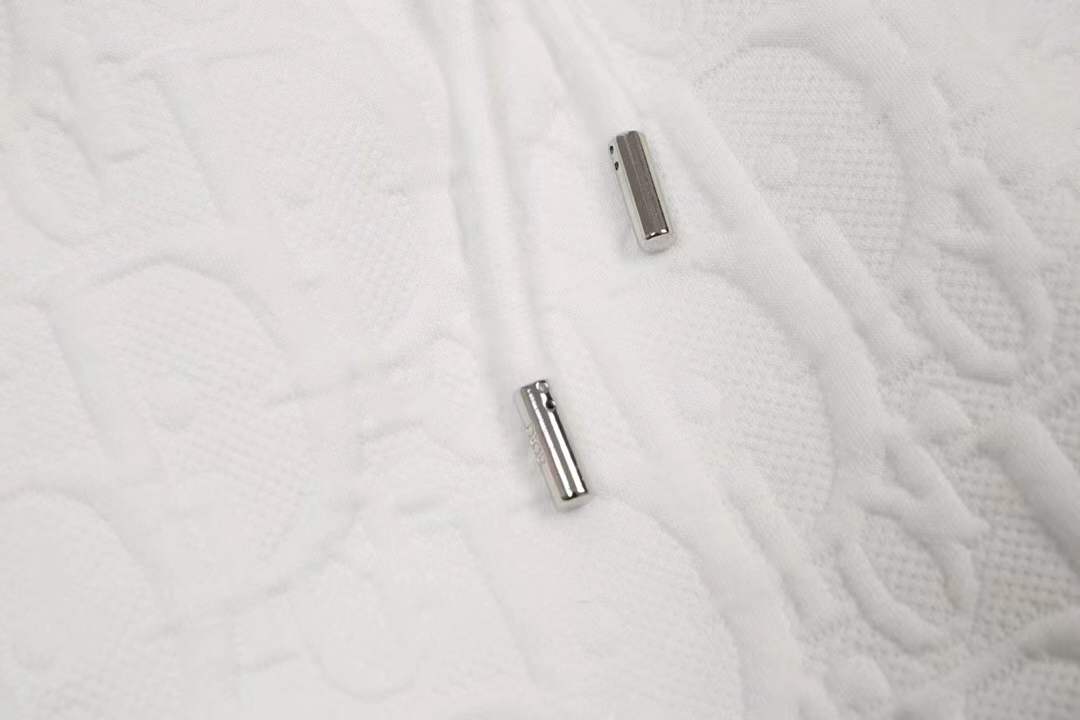 Dolce & Gabbana logo-embroidered Bermuda shorts featuring a drawstring waist and side zip pockets.