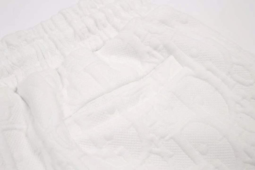 Dolce & Gabbana logo-embroidered Bermuda shorts featuring a drawstring waist and side zip pockets.