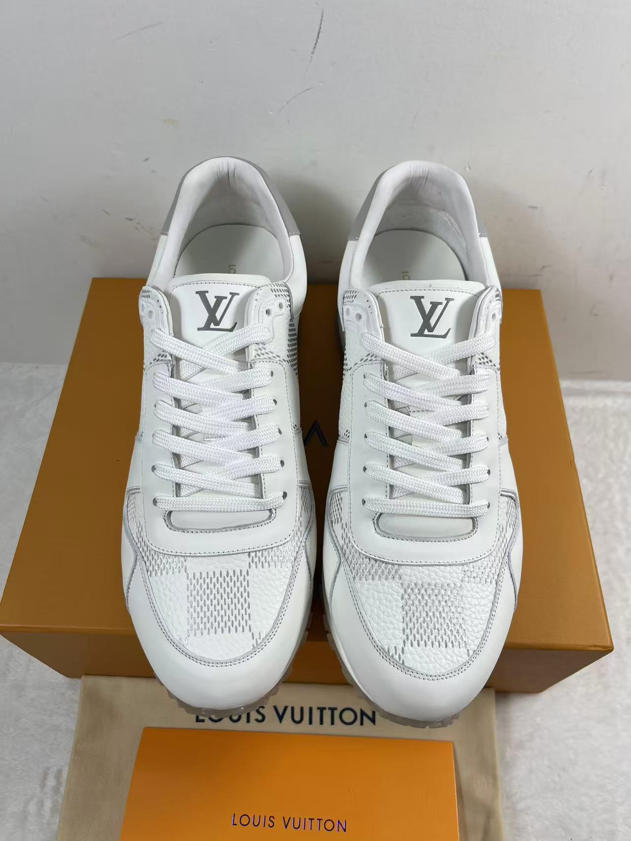 LV 1ACW23Run Away Sneaker