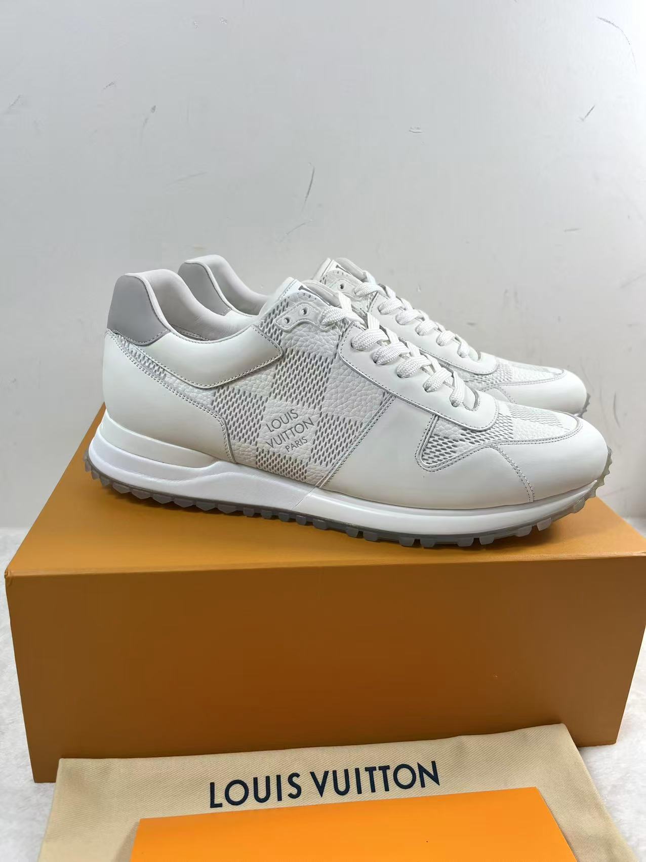 LV 1ACW23Run Away Sneaker