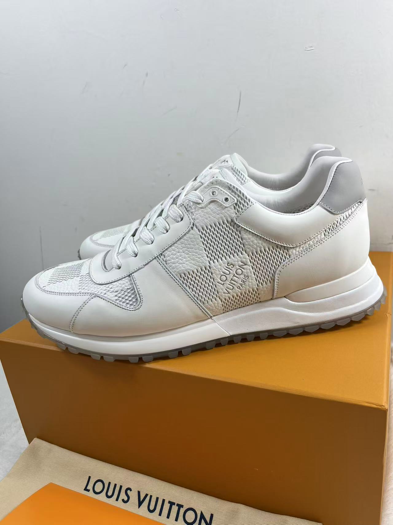 LV 1ACW23Run Away Sneaker