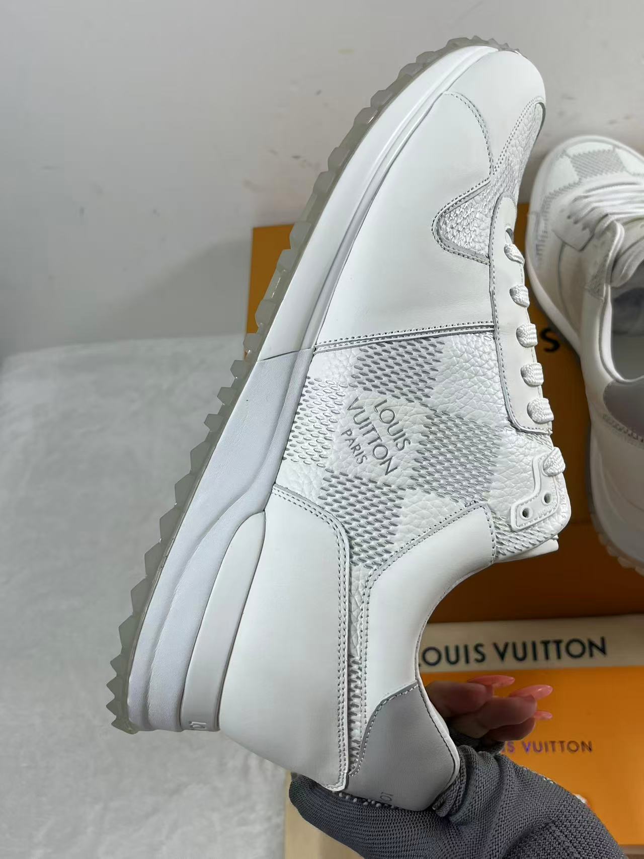 LV 1ACW23Run Away Sneaker
