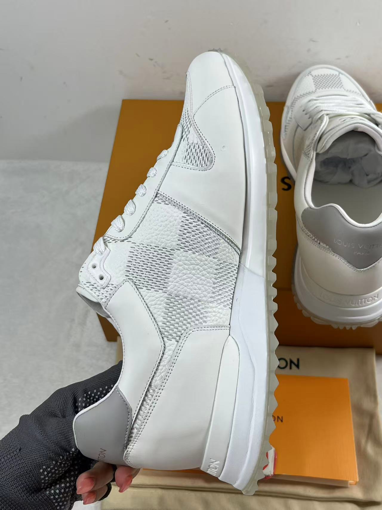 LV 1ACW23Run Away Sneaker