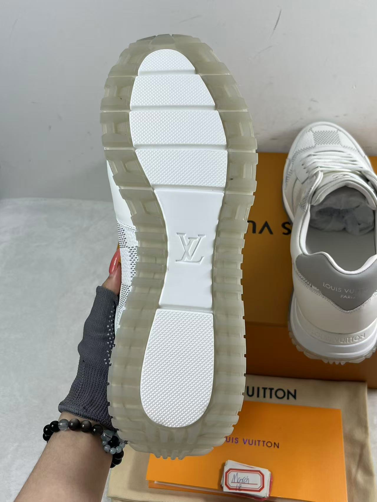 LV 1ACW23Run Away Sneaker