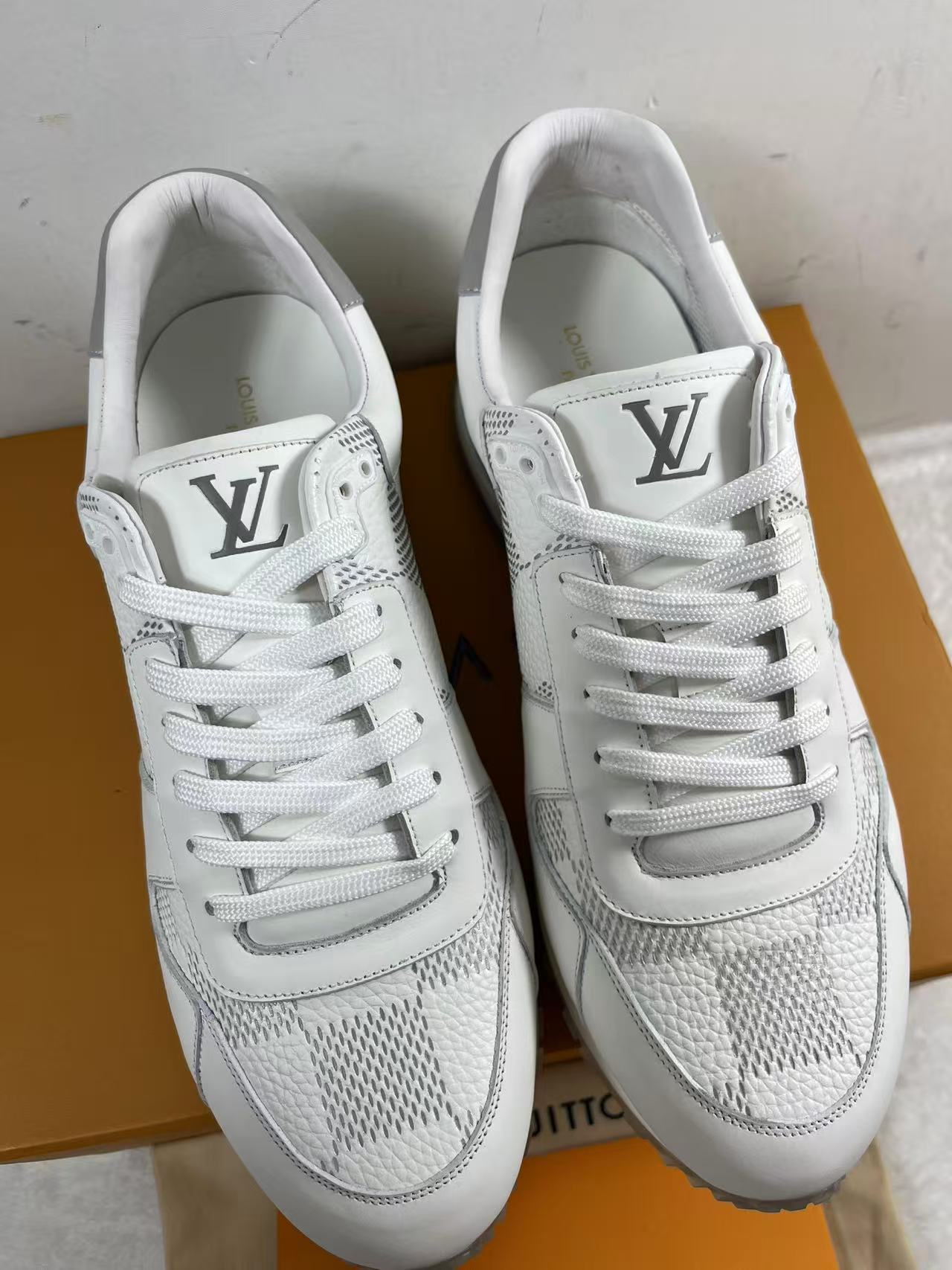 LV 1ACW23Run Away Sneaker