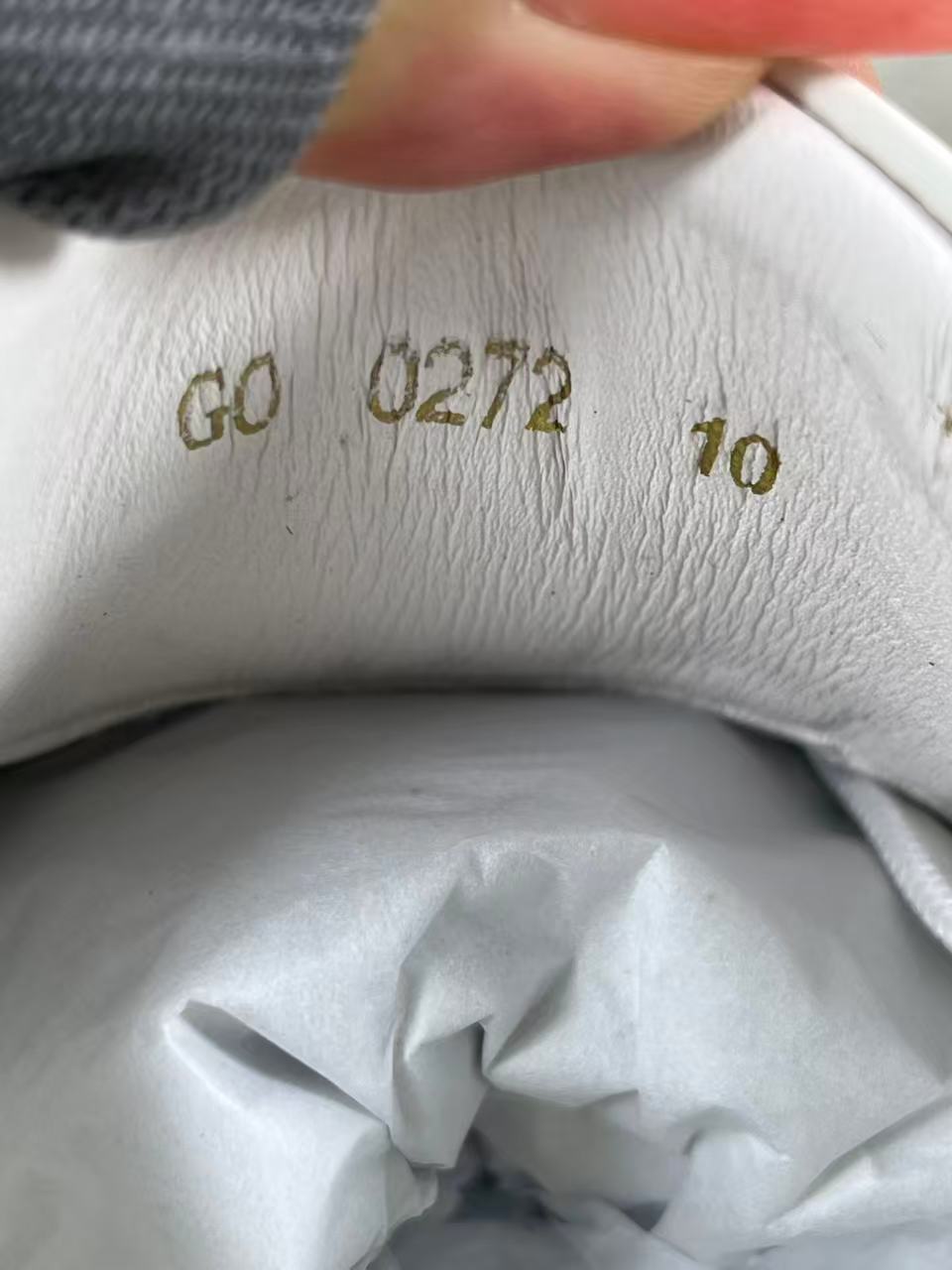 LV 1ACW23Run Away Sneaker