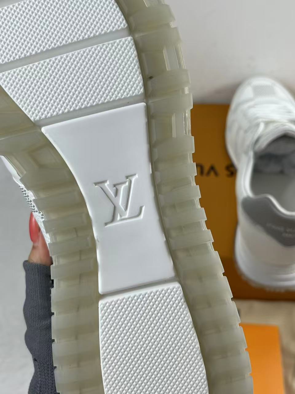 LV 1ACW23Run Away Sneaker