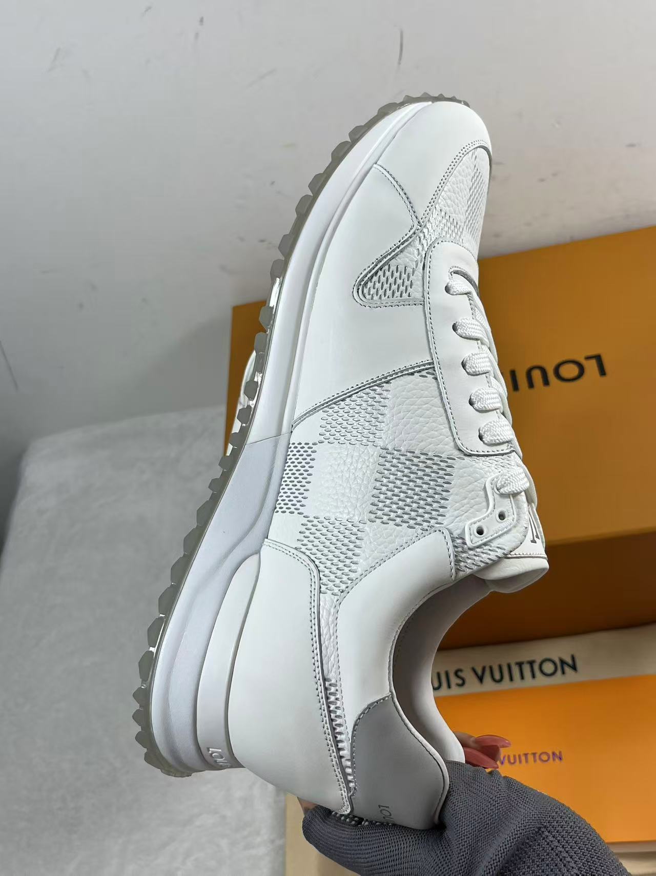 LV 1ACW23Run Away Sneaker