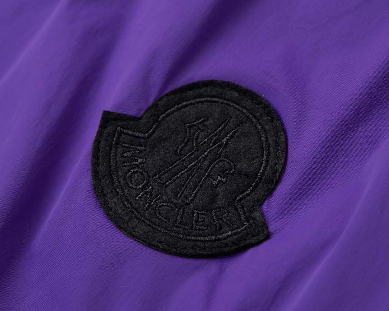 Moncler logo-tape drawstring shorts purple