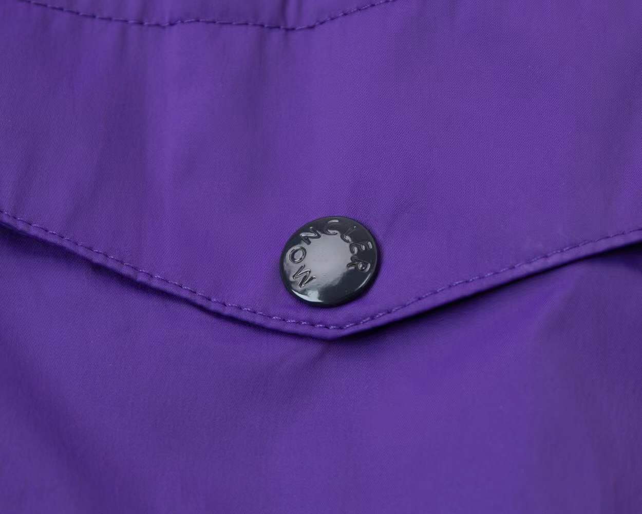 Moncler logo-tape drawstring shorts purple