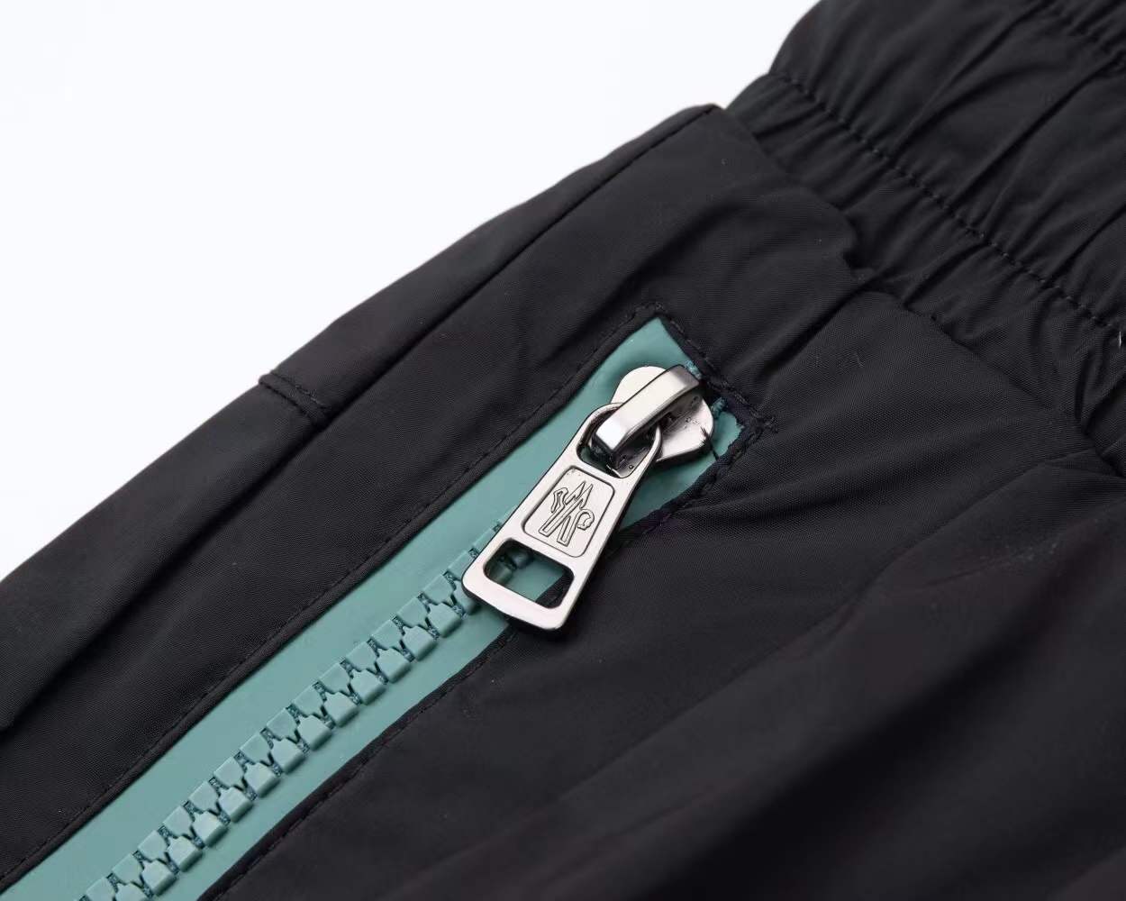 Moncler logo-patch shorts are designed for casual or swimwear