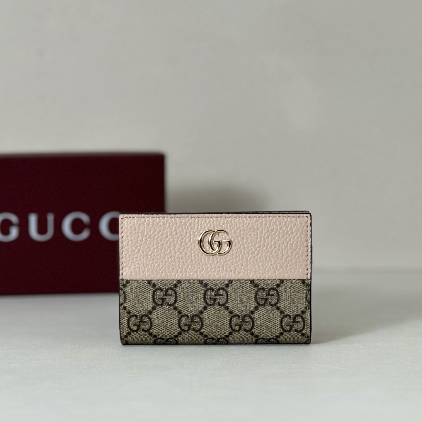 Gucci Bi-color GG Marmont mini wallet in pink leather and beige/dark brown GG Supreme canvas