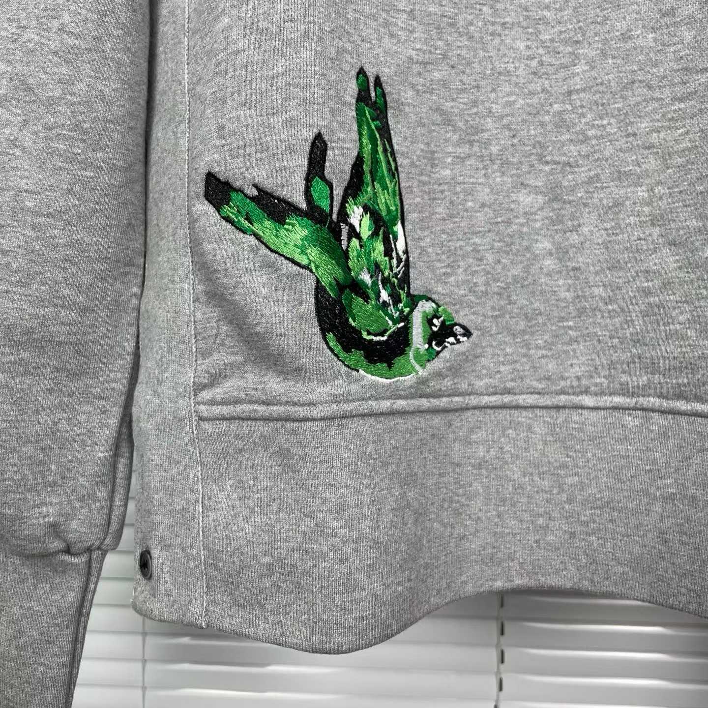 Thom Browne grey cotton sweatshirt featuring bird embroideries and the brand's signature four-bar stripes