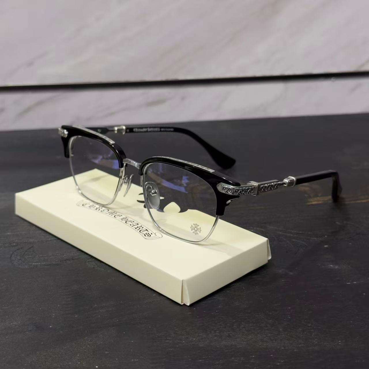 Chrome Hearts BONENNOISSEUR II spectacles featuring a black and brushed silver design.