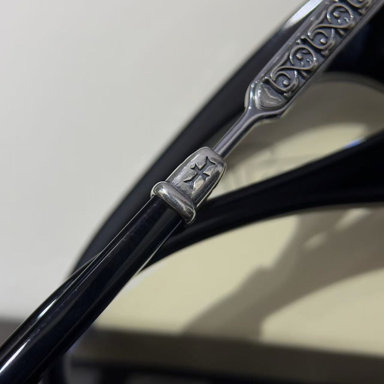 Chrome Hearts BONENNOISSEUR II spectacles featuring a black and brushed silver design.