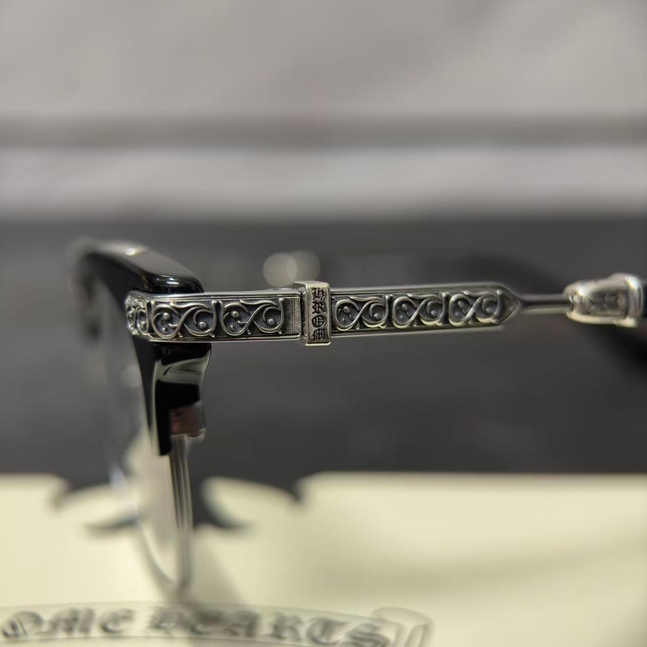 Chrome Hearts BONENNOISSEUR II spectacles featuring a black and brushed silver design.