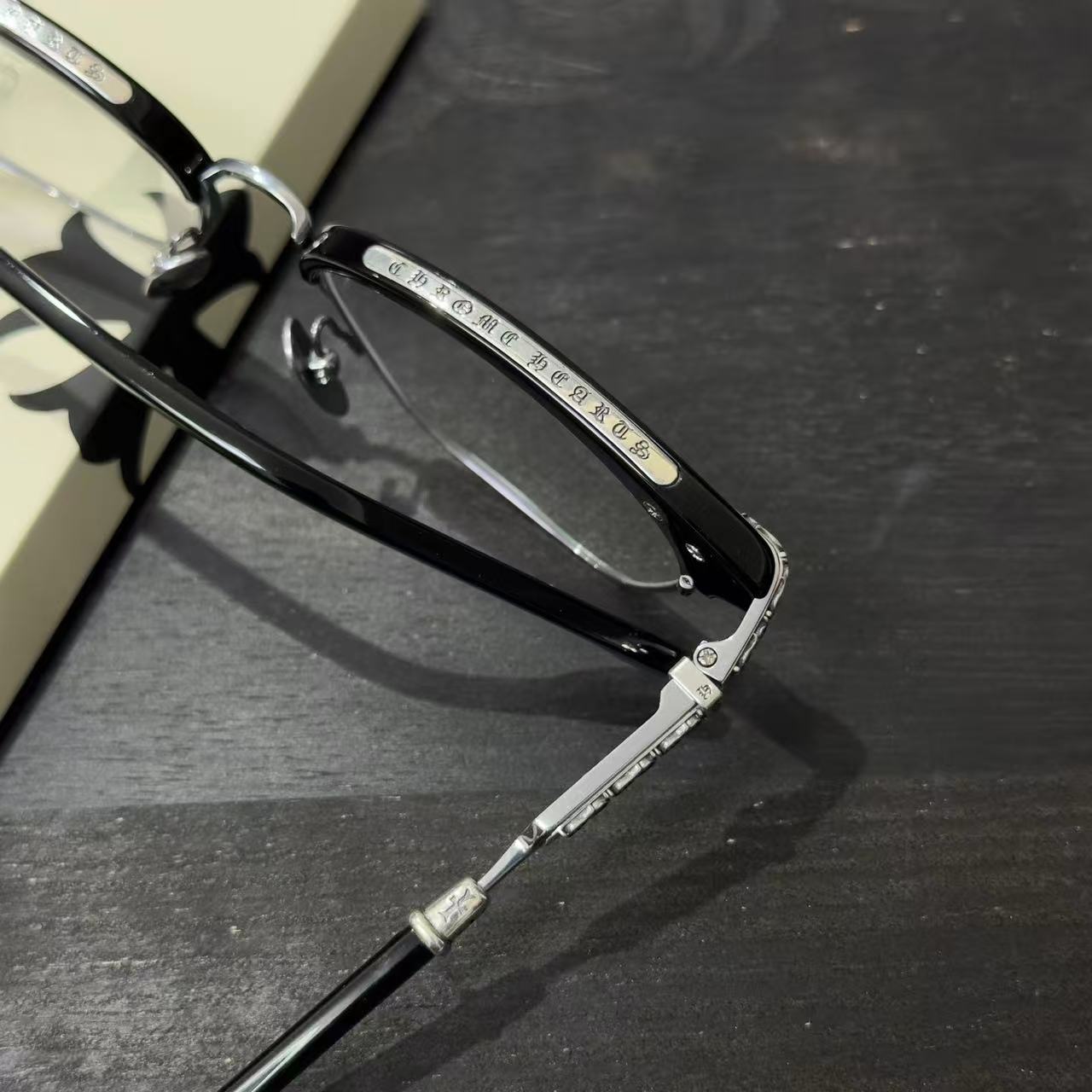 Chrome Hearts BONENNOISSEUR II spectacles featuring a black and brushed silver design.