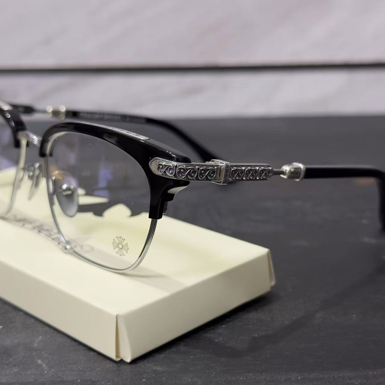 Chrome Hearts BONENNOISSEUR II spectacles featuring a black and brushed silver design.