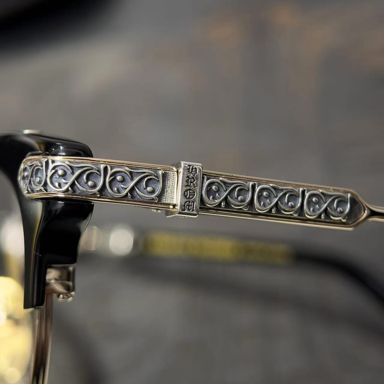 Chrome Hearts BONENNOISSEUR II spectacles featuring a black and brushed silver design.