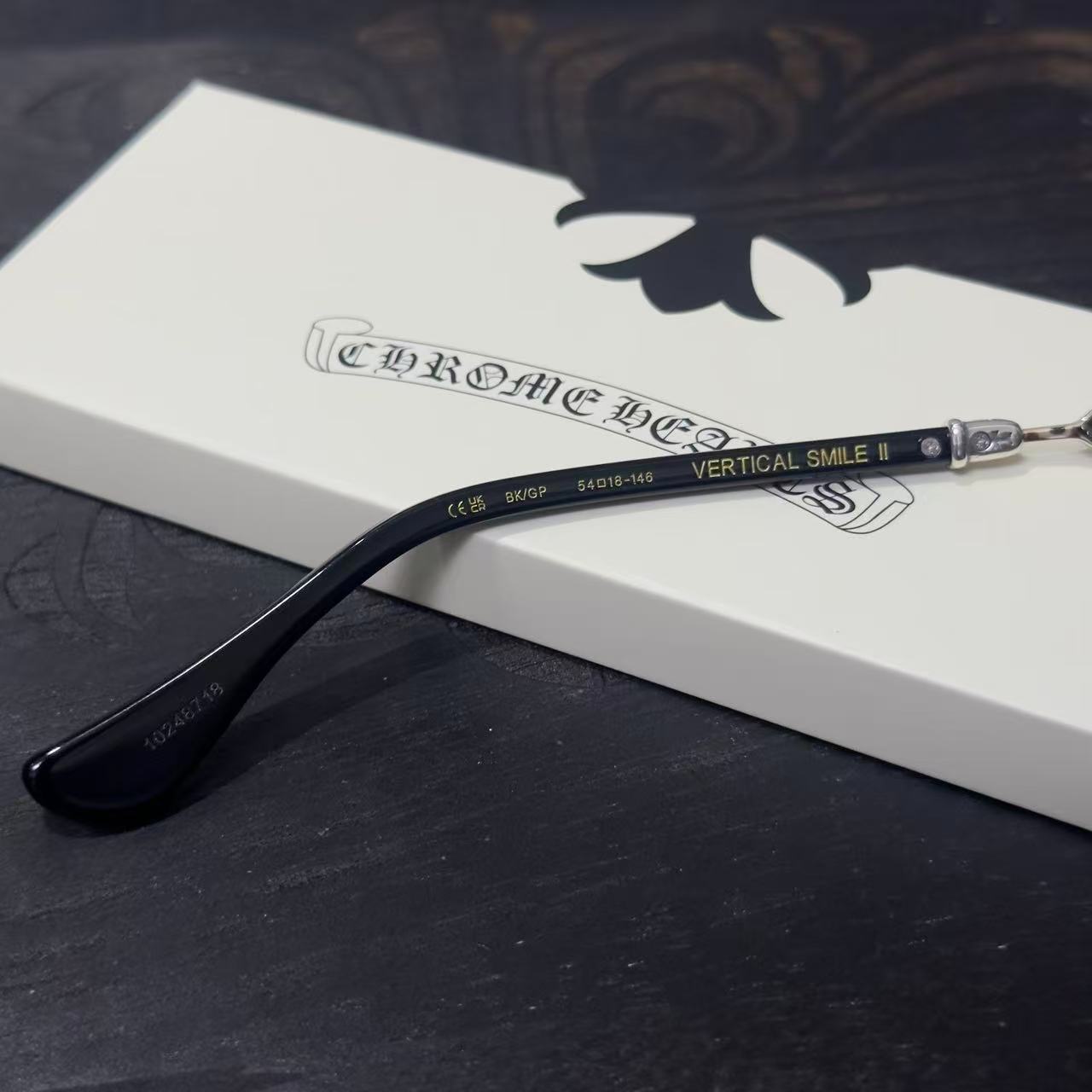 Chrome Hearts BONENNOISSEUR II spectacles featuring a black and brushed silver design.