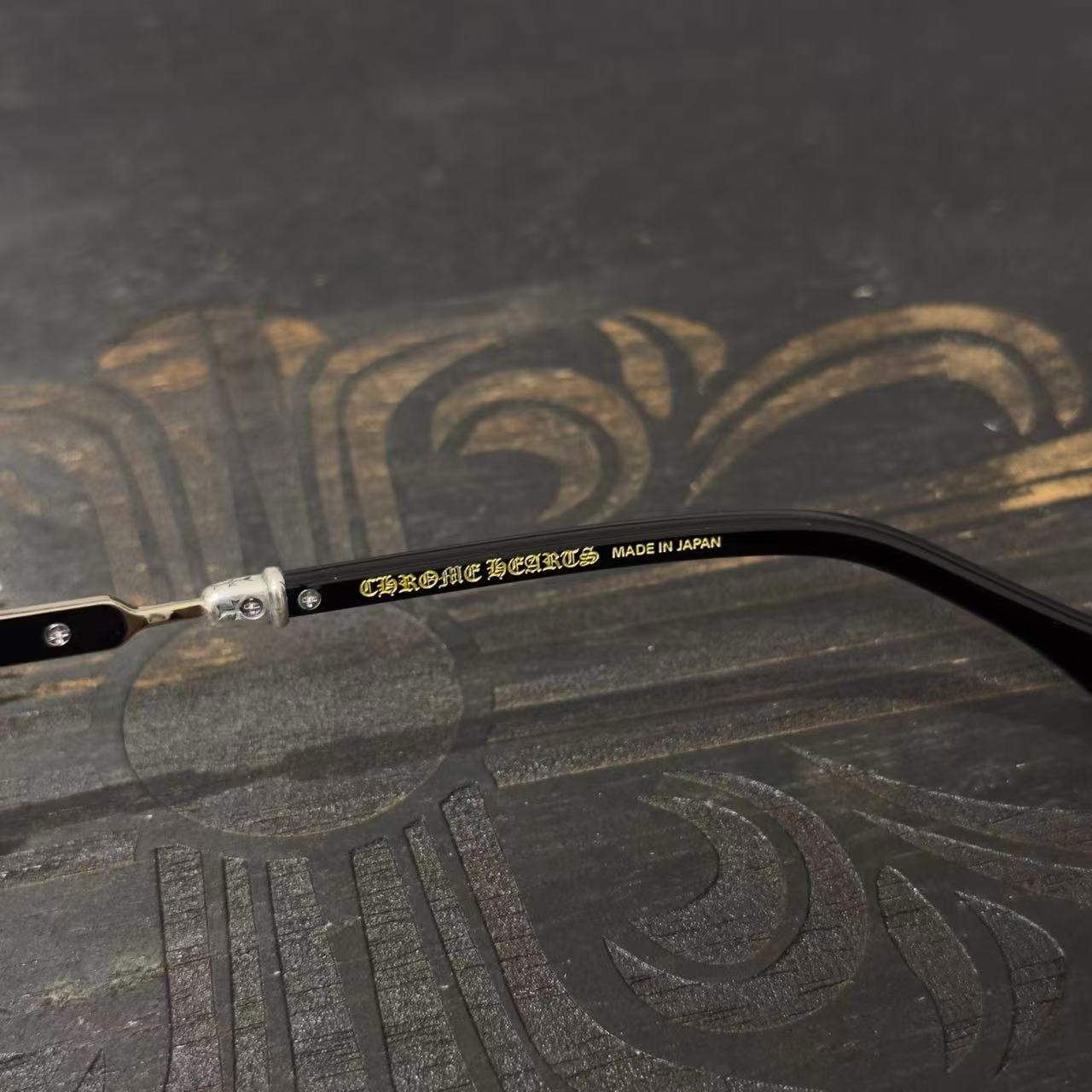 Chrome Hearts BONENNOISSEUR II spectacles featuring a black and brushed silver design.