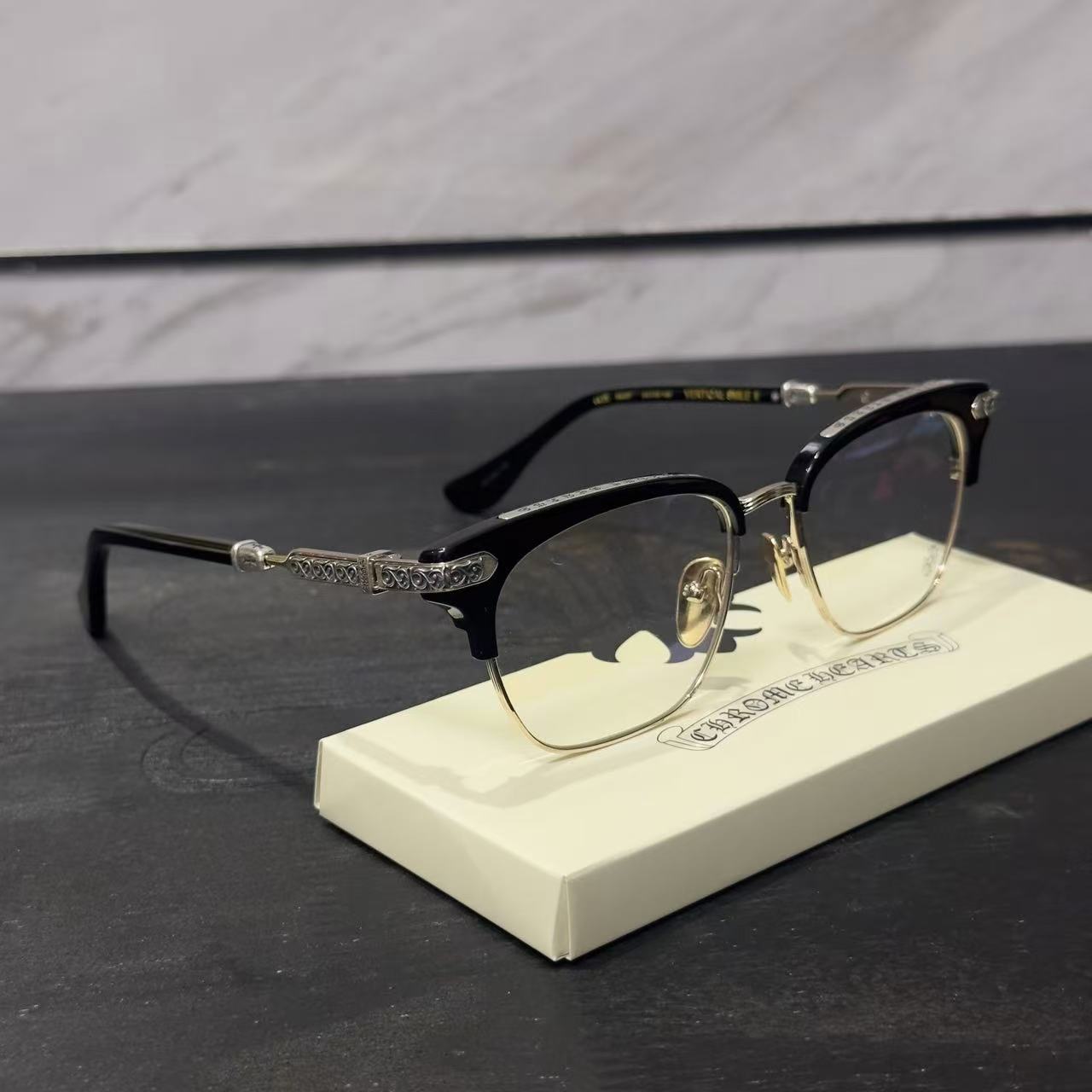 Chrome Hearts BONENNOISSEUR II spectacles featuring a black and brushed silver design.
