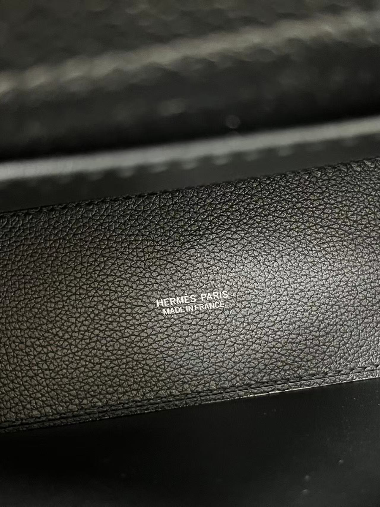 Hermès Mini Kelly 22 Epvi leather bag in a black leather finish. Semi handmade