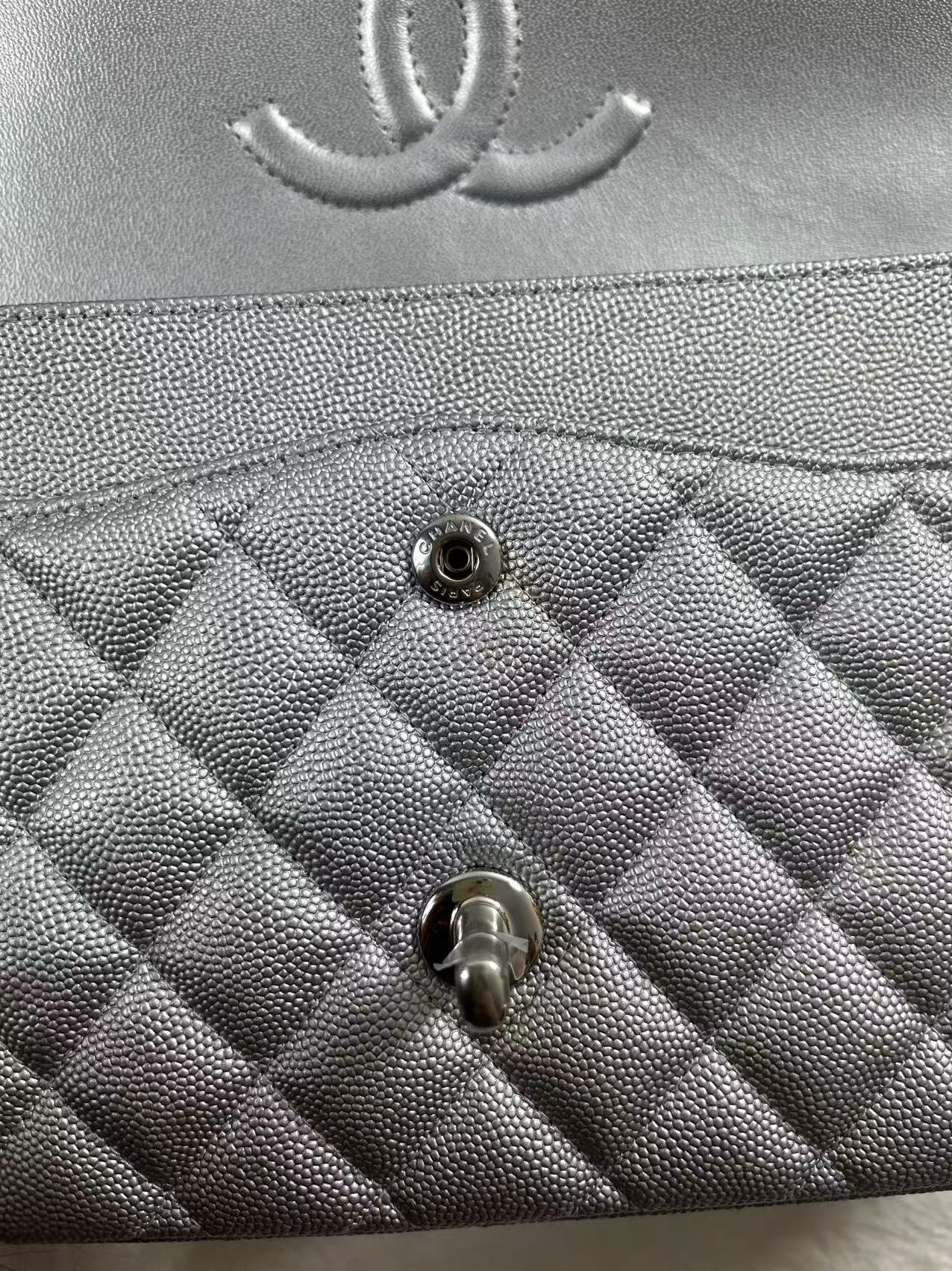 Chanel metallic silver quilted leather flap bag 25cm