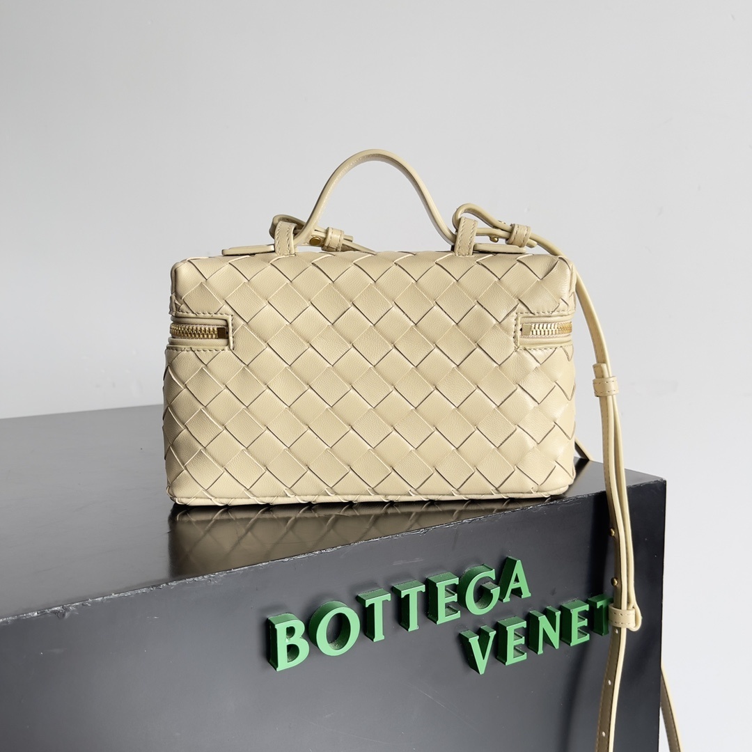 Bottega Veneta Bang Bang Intrecciato leather vanity case