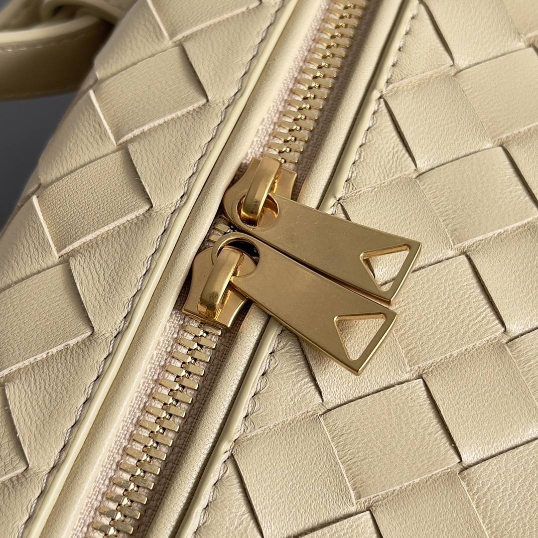 Bottega Veneta Bang Bang Intrecciato leather vanity case