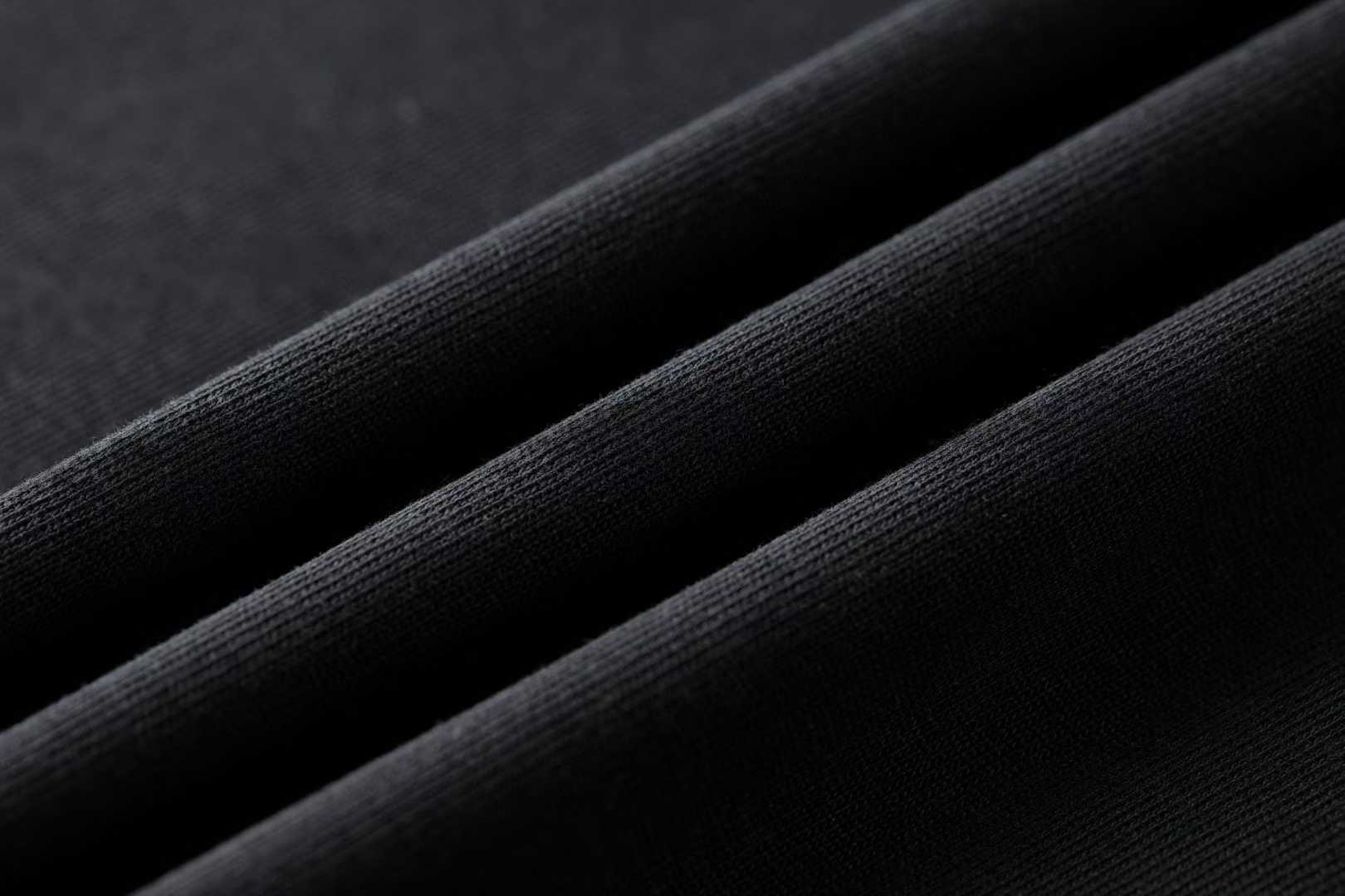 Burberry black cotton t-shirt featuring the Burberry Equestrian Knight Design.