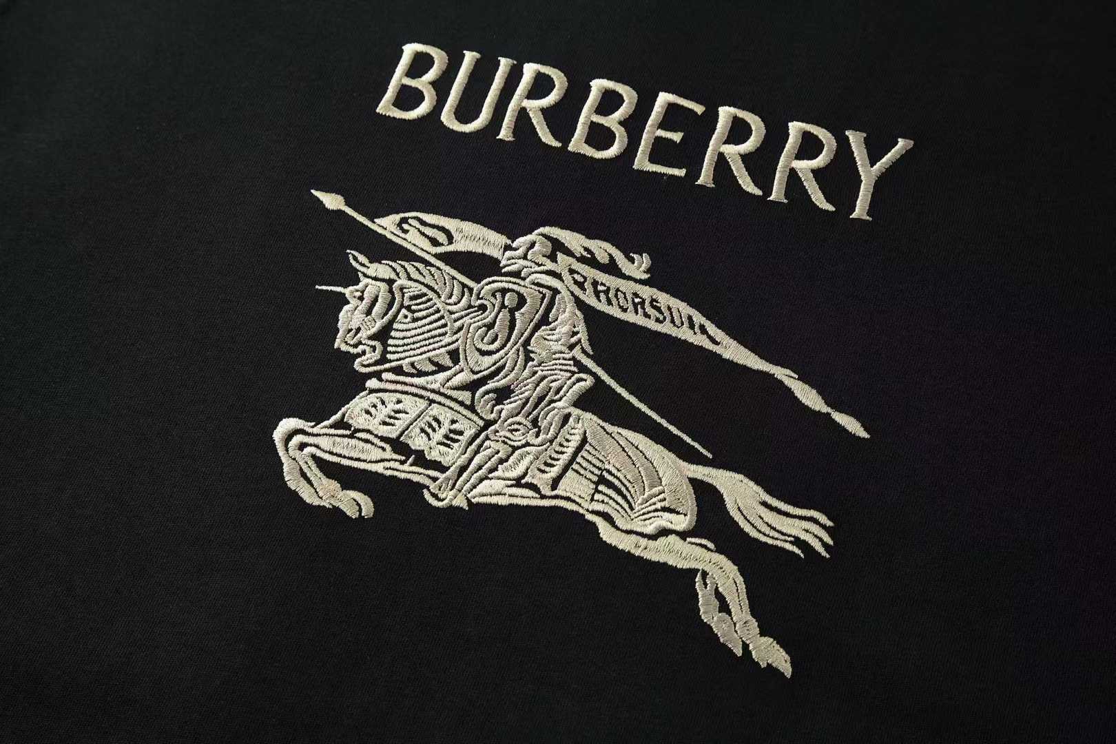 Burberry black cotton t-shirt featuring the Burberry Equestrian Knight Design.