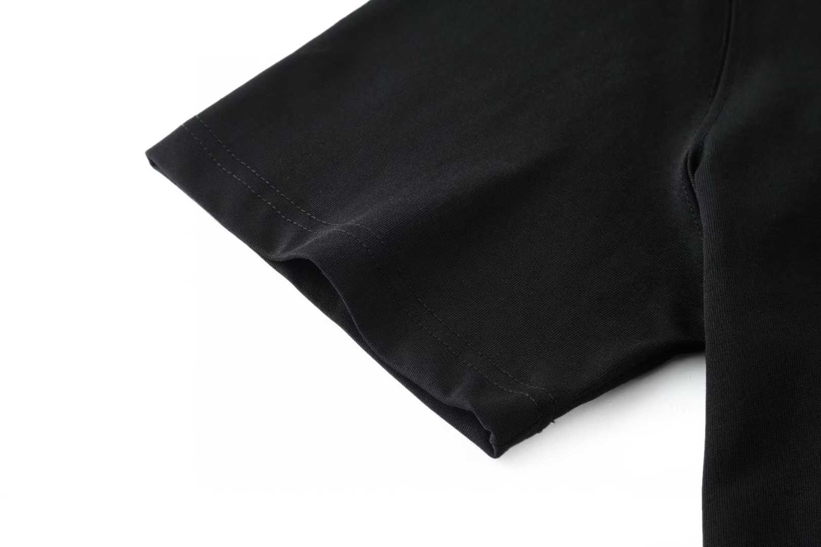 Burberry black cotton t-shirt featuring the Burberry Equestrian Knight Design.