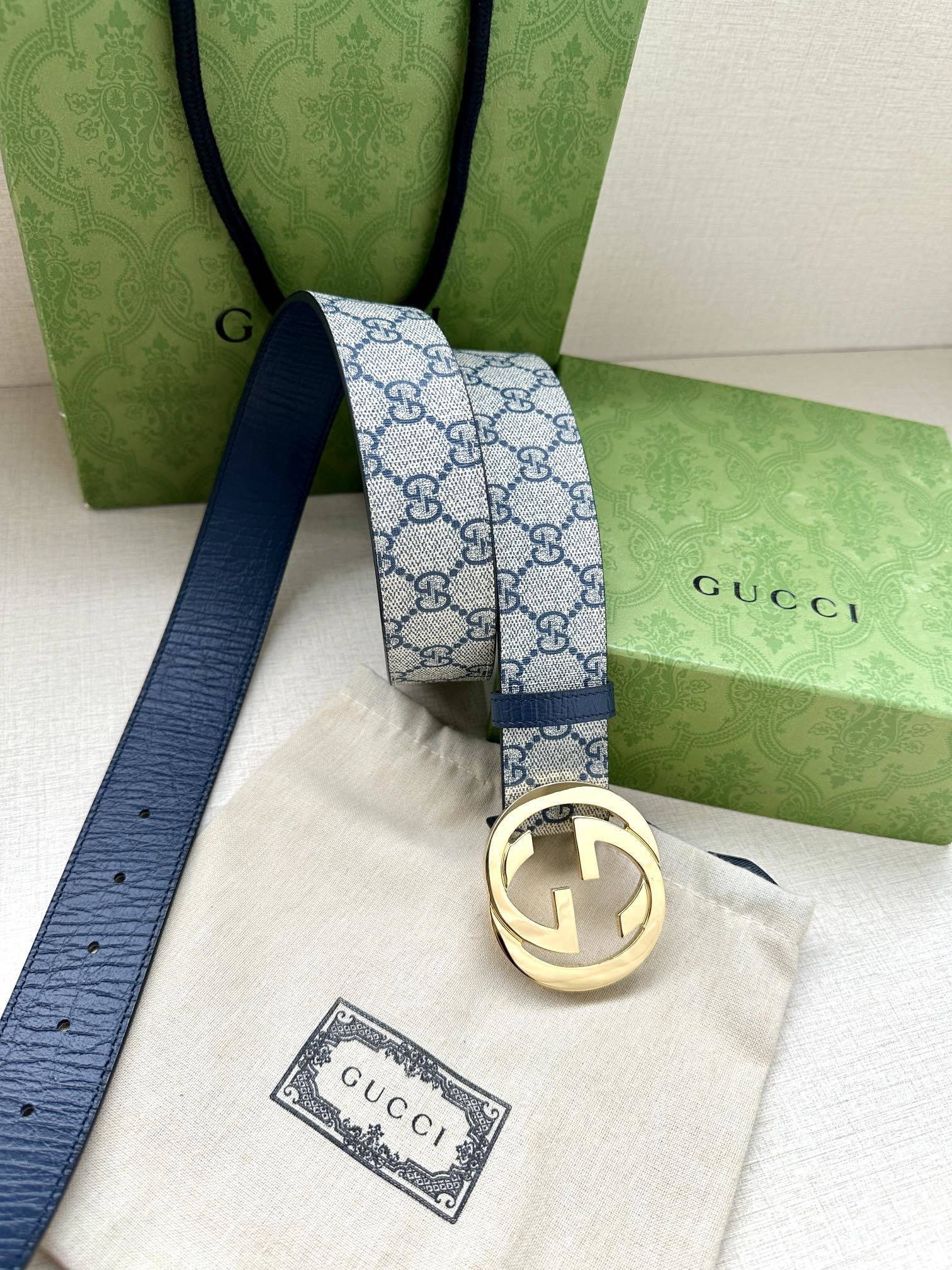 Gucci Interlocking G Belt in beige and blue GG Supreme canvas with a silver-toned buckle