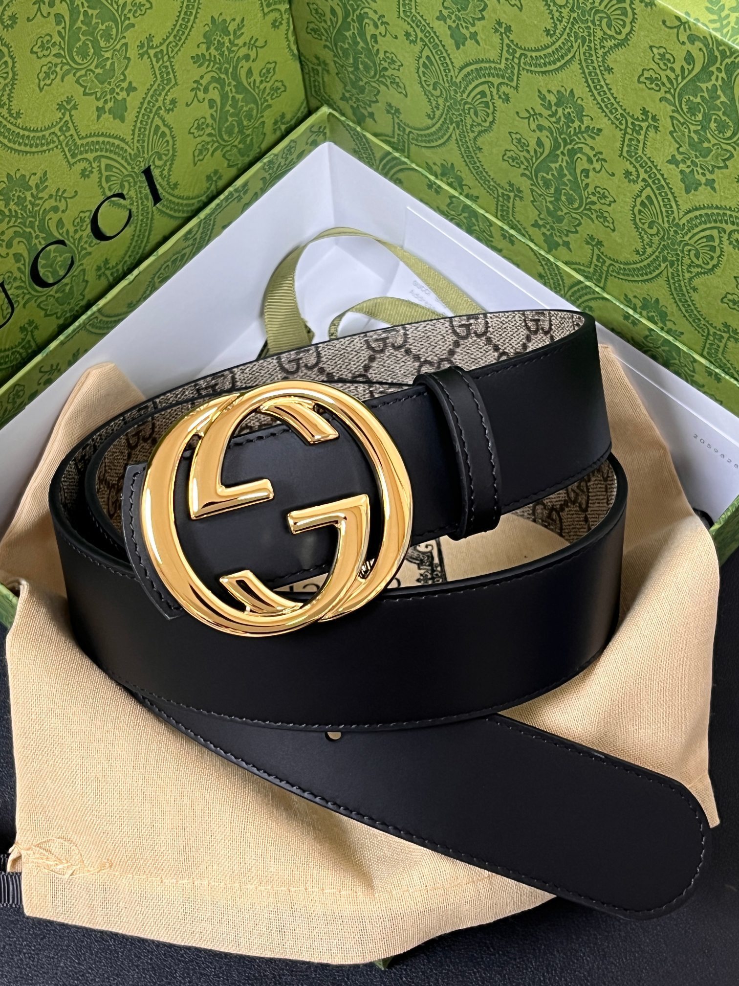 Gucci GG Marmont Reversible Belt featuring the signature Double G buckle and GG Supreme canvas