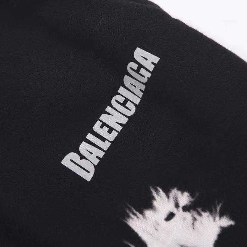 balenciaga black and white tie-dye shorts feature a Balenciaga brand logo