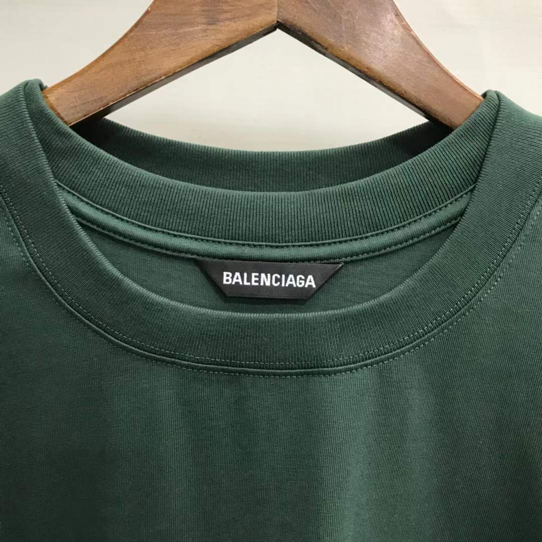 Balenciaga Unisex-Print Large Fit T-shirt in Green features "UNIS3X" text on the front
