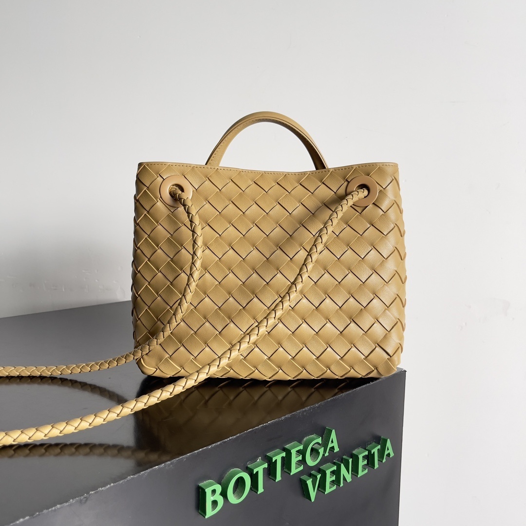 Bottega Veneta Small Andiamo top handle bag in a woven leather design