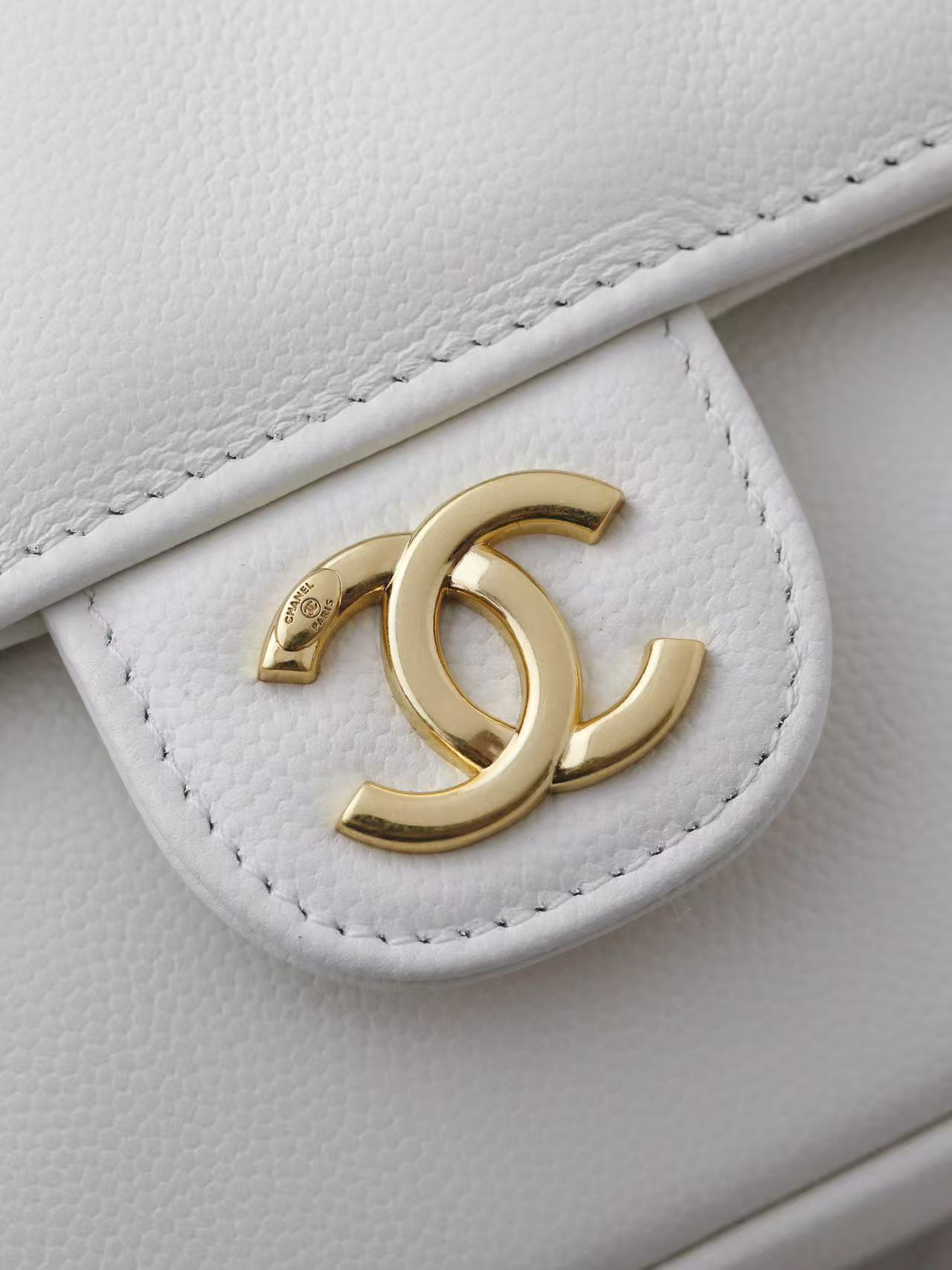 Chanel White Unused Clutch in Grainy Shiny