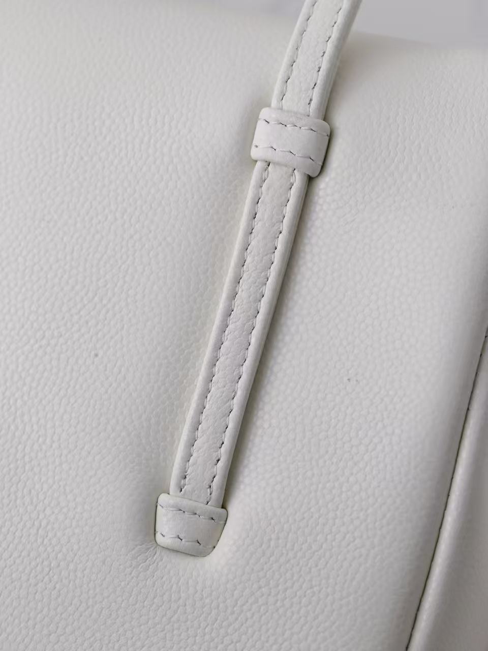 Chanel White Unused Clutch in Grainy Shiny